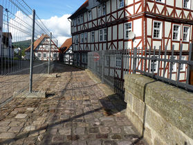 Fertigstellung der Treppe und der Pflasterarbeiten (Foto: Karl-Franz Thiede)